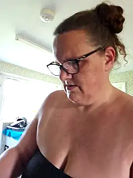 MissQueenBeex online show from 05-01-26, 03:50