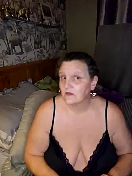 Snapshot of MissQueenBeex chatting on 02-27-26, 08:30 MissQueenBeex online show from 02-27-26, 08:30