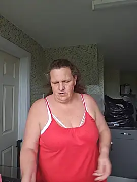 MissQueenBeex online show from 05-19-26, 01:40