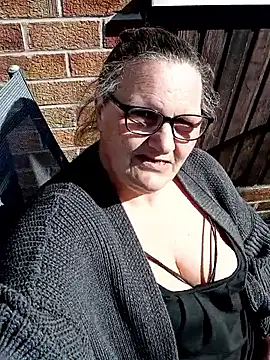 MissQueenBeex online show from 04-18-26, 02:30