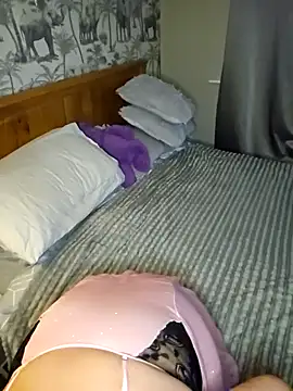 MissQueenBeex online show from 11-17-25, 06:56