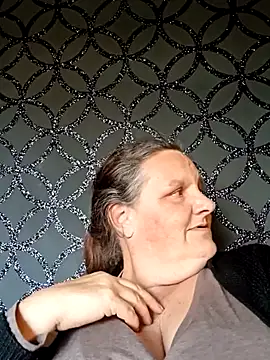 MissQueenBeex online show from 10-27-25, 03:13