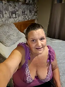 MissQueenBeex online show from 10-23-25, 08:51