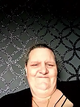 Snapshot of MissQueenBeex chatting on 03-20-26, 12:06 MissQueenBeex online show from 03-20-26, 12:06