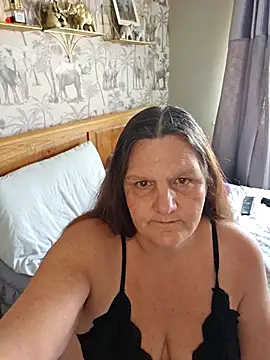 MissQueenBeex online show from 10-24-25, 11:42