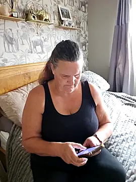 MissQueenBeex online show from 09-26-25, 10:44