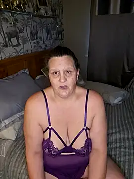 Snapshot of MissQueenBeex chatting on 01-16-26, 04:22 MissQueenBeex online show from 01-16-26, 04:22