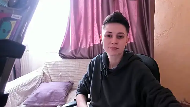 Snapshot of CHARM_ chatting on 03-22-25, 12:25 CHARM online show from 03-22-25, 12:25