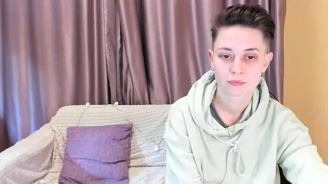 Snapshot of CHARM_ chatting on 03-17-25, 09:24 CHARM online show from 03-17-25, 09:24