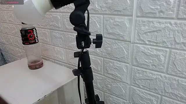 Snapshot of nei_girl chatting on 03-10-26, 11:47 nei girl online show from 03-10-26, 11:47