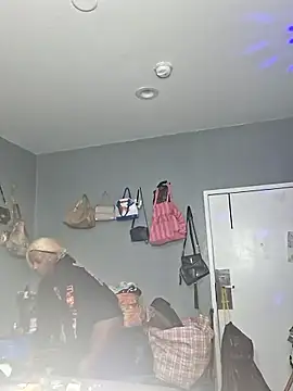 ItsBarbieBitcxxxx69 online show from 11-15-25, 03:27