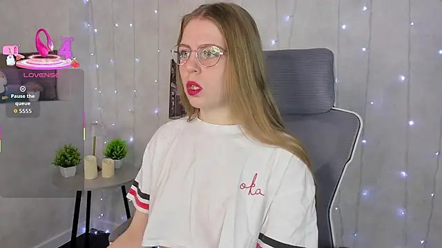 Joann Shermann online show from 02-10-26, 01:15