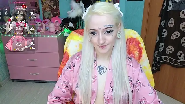 Snapshot of Manuela_unicorn chatting on 05-15-26, 08:29 Manuela unicorn online show from 05-15-26, 08:29