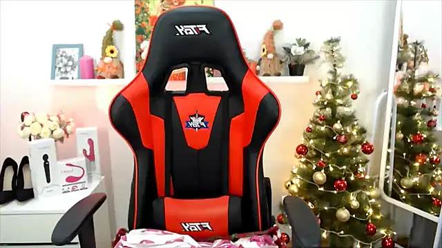 Lucky Lana online show from 12-20-25, 04:04