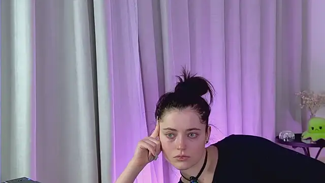 AshleyD  online show from 02-06-26, 01:45