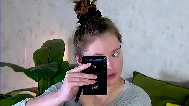 AshleyD  online show from 10-27-25, 06:53