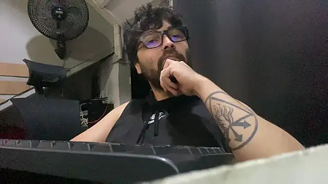 Freakydrag online show from 11-14-25, 03:54