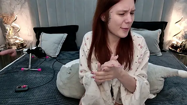 Snapshot of CarolineTenders chatting on 02-16-26, 01:37 CarolineTenders online show from 02-16-26, 01:37