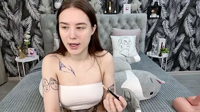 Snapshot of CarolineTenders chatting on 01-11-26, 01:23 CarolineTenders online show from 01-11-26, 01:23