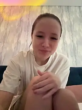 CarolineTenders online show from 10-04-25, 02:07