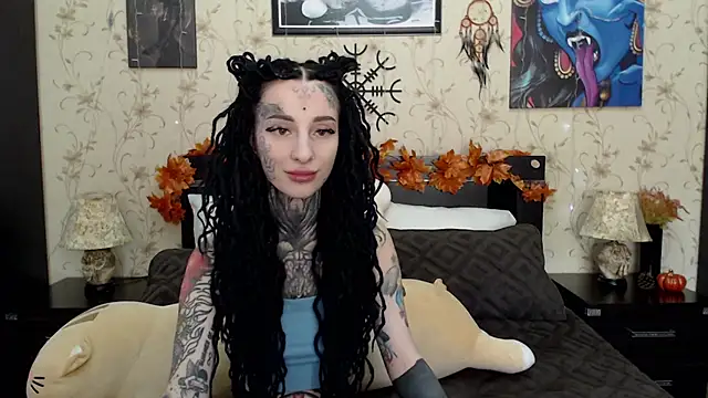 Snapshot of Velvetbat chatting on 10-13-25, 06:59 Velvetbat online show from 10-13-25, 06:59