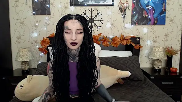 Snapshot of Velvetbat chatting on 10-17-25, 07:00 Velvetbat online show from 10-17-25, 07:00