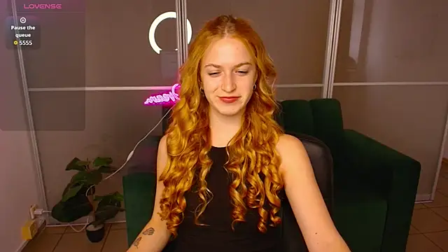 Snapshot of MirandaMayers chatting on 10-07-25, 11:44 MirandaMayers online show from 10-07-25, 11:44