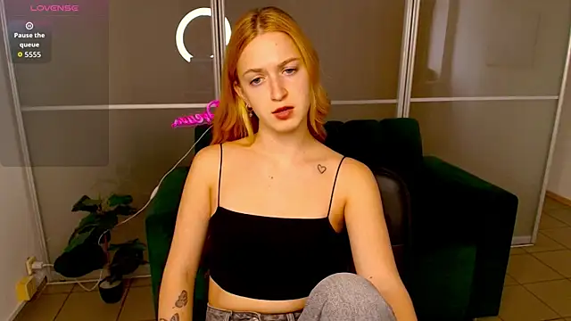 Snapshot of MirandaMayers chatting on 10-09-25, 11:44 MirandaMayers online show from 10-09-25, 11:44