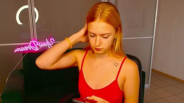 Snapshot of MirandaMayers chatting on 09-16-25, 05:41 MirandaMayers online show from 09-16-25, 05:41
