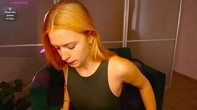 Snapshot of MirandaMayers chatting on 09-29-25, 11:38 MirandaMayers online show from 09-29-25, 11:38