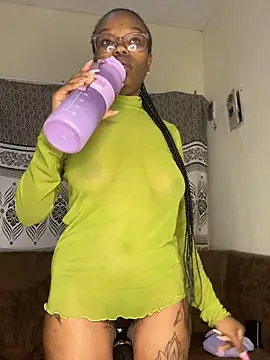 YummyMelanin117 online show from 06-15-26, 08:19
