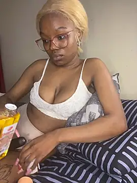 YummyMelanin117 online show from 10-01-25, 10:35