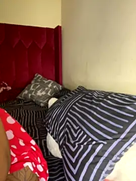 YummyMelanin117 online show from 12-16-25, 10:14