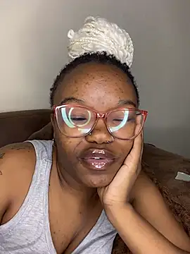 YummyMelanin117 online show from 04-18-26, 02:03