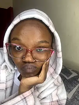 YummyMelanin117 online show from 11-11-25, 09:53