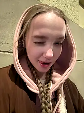 Snapshot of bambi_lu chatting on 10-18-25, 05:48 bambi lu online show from 10-18-25, 05:48
