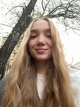 Snapshot of bambi_lu chatting on 05-15-26, 03:32 bambi lu online show from 05-15-26, 03:32