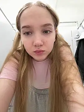 Snapshot of bambi_lu chatting on 05-21-26, 05:43 bambi lu online show from 05-21-26, 05:43