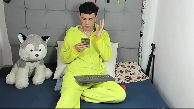 Snapshot of jeims_hotboy chatting on 10-12-25, 08:05 jeims hotboy online show from 10-12-25, 08:05