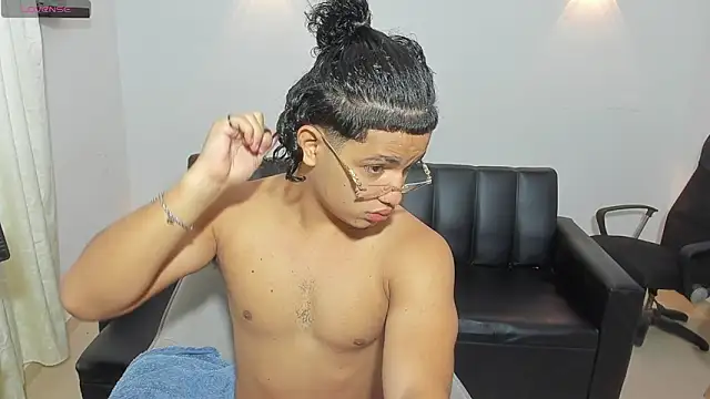 Snapshot of samxx_muscle chatting on 05-28-26, 01:28 samxx muscle online show from 05-28-26, 01:28