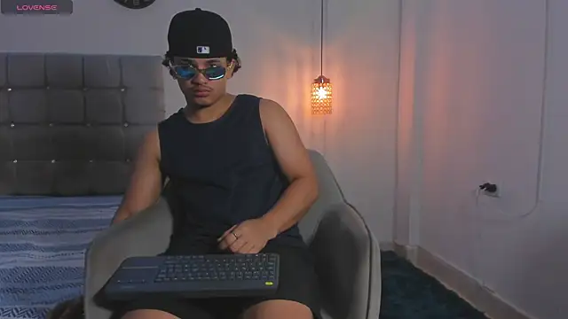 samxx muscle online show from 12-15-25, 03:18