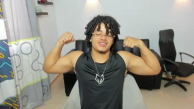 Snapshot of samxx_muscle chatting on 05-18-26, 02:44 samxx muscle online show from 05-18-26, 02:44