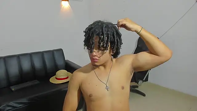 Snapshot of samxx_muscle chatting on 05-13-26, 02:35 samxx muscle online show from 05-13-26, 02:35