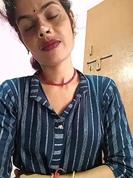 Snapshot of Eshna_Dabral chatting on 09-10-25, 12:53 Eshna Dabral online show from 09-10-25, 12:53