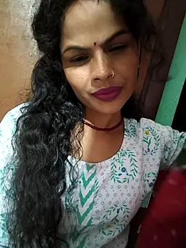 Snapshot of Eshna_Dabral chatting on 09-17-25, 01:57 Eshna Dabral online show from 09-17-25, 01:57