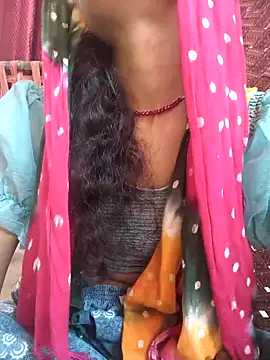 Snapshot of Eshna_Dabral chatting on 09-19-25, 03:10 Eshna Dabral online show from 09-19-25, 03:10