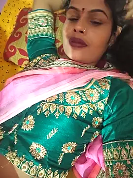 Snapshot of Eshna_Dabral chatting on 10-14-25, 03:34 Eshna Dabral online show from 10-14-25, 03:34