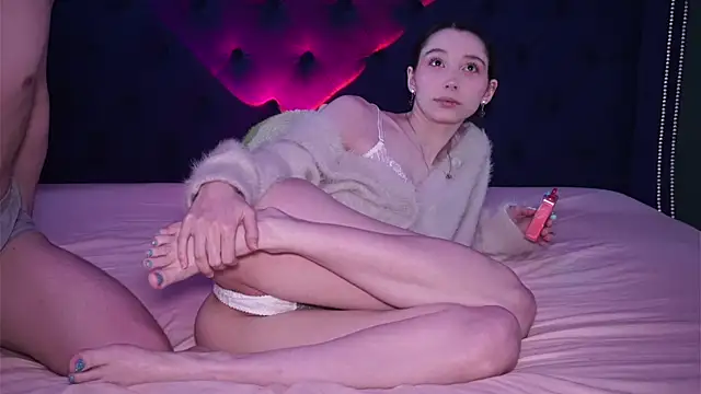 NanamiLovesTomoe online show from 12-14-25, 07:14