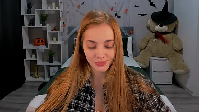 MelanieAlves online show from 10-31-25, 06:37