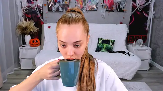 MelanieAlves online show from 11-08-25, 06:06